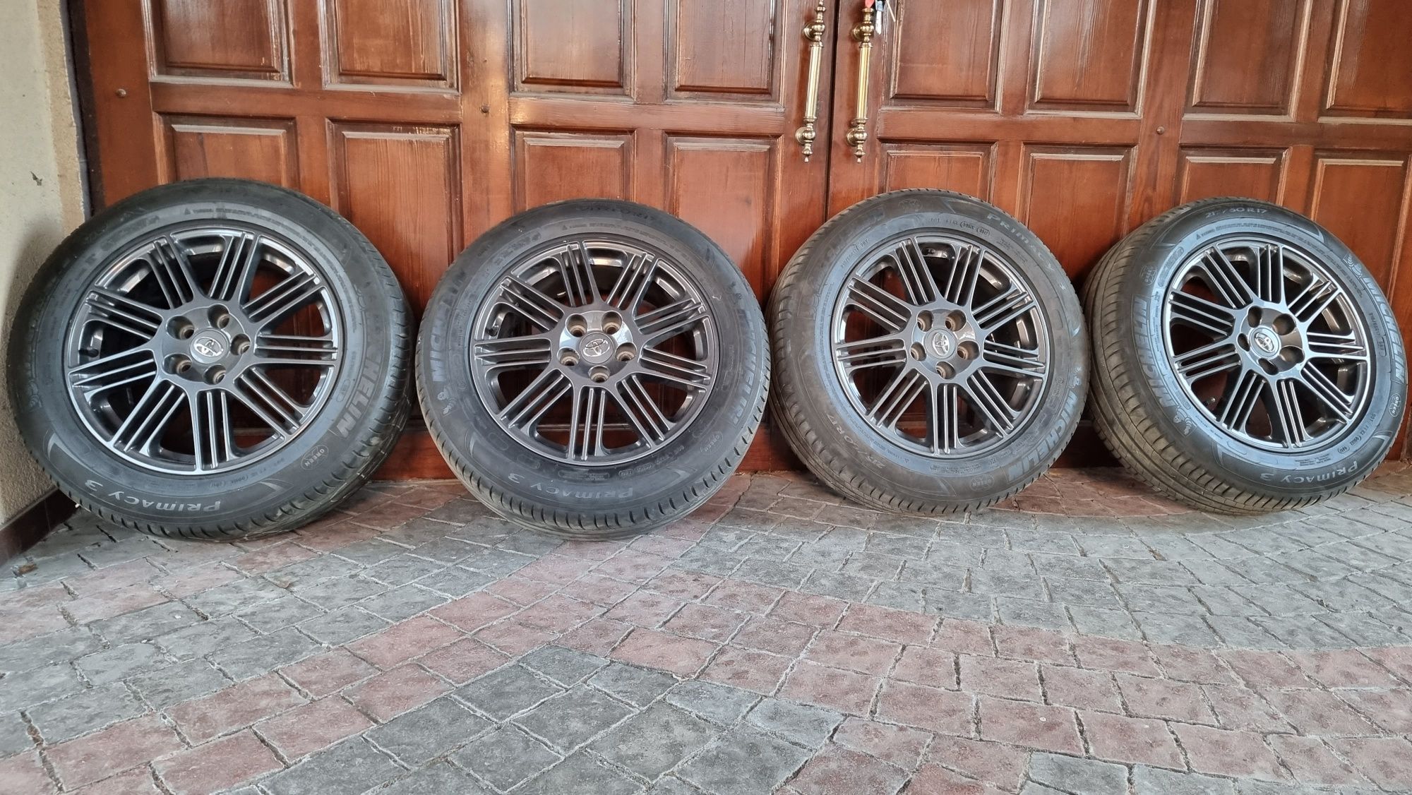Комплект дисків Тойота 17" з шинами 215/60 R17, 7Jx17H2 ET 45 + літн