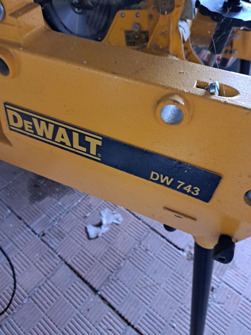 Piła dewalt dw 743