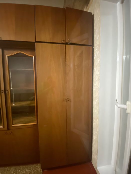Продам великий стінковий шкаф-стінку в класичному стилі