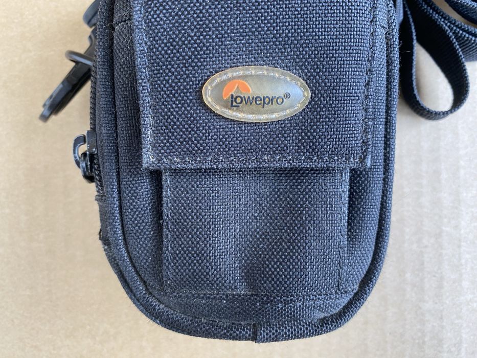 Bolsa preta Lowepro para máquina digital
