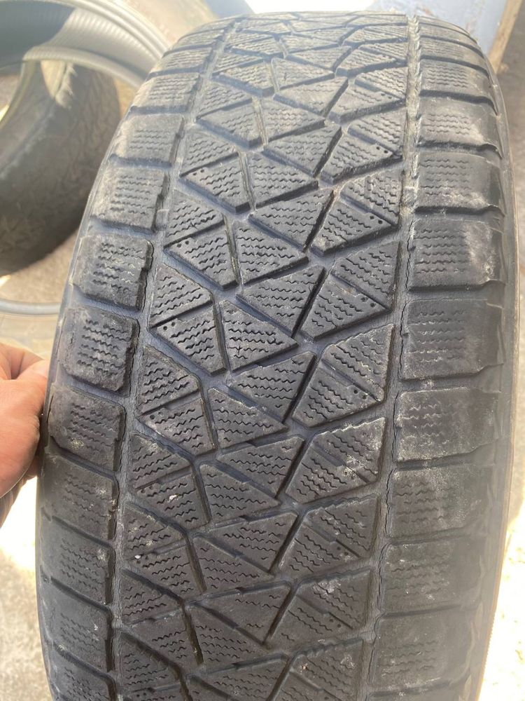 Резина зимова 235/60 R18