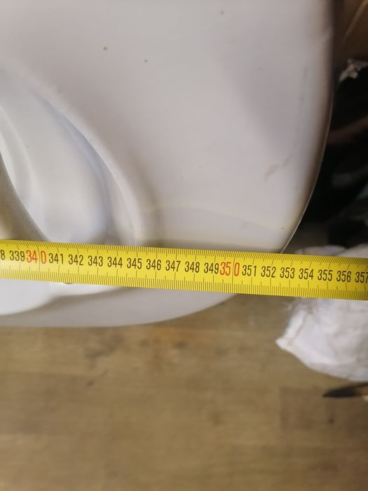 4-х місна лодка, скло-пластикова, в гарному стані.