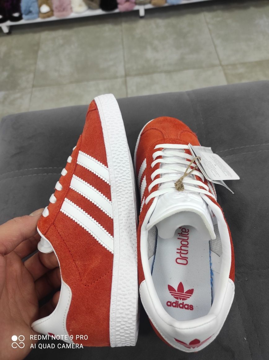 ОРИГІНАЛ 100% Кросівки Adidas Снікерcи Gazelle Shoes HP2879 36