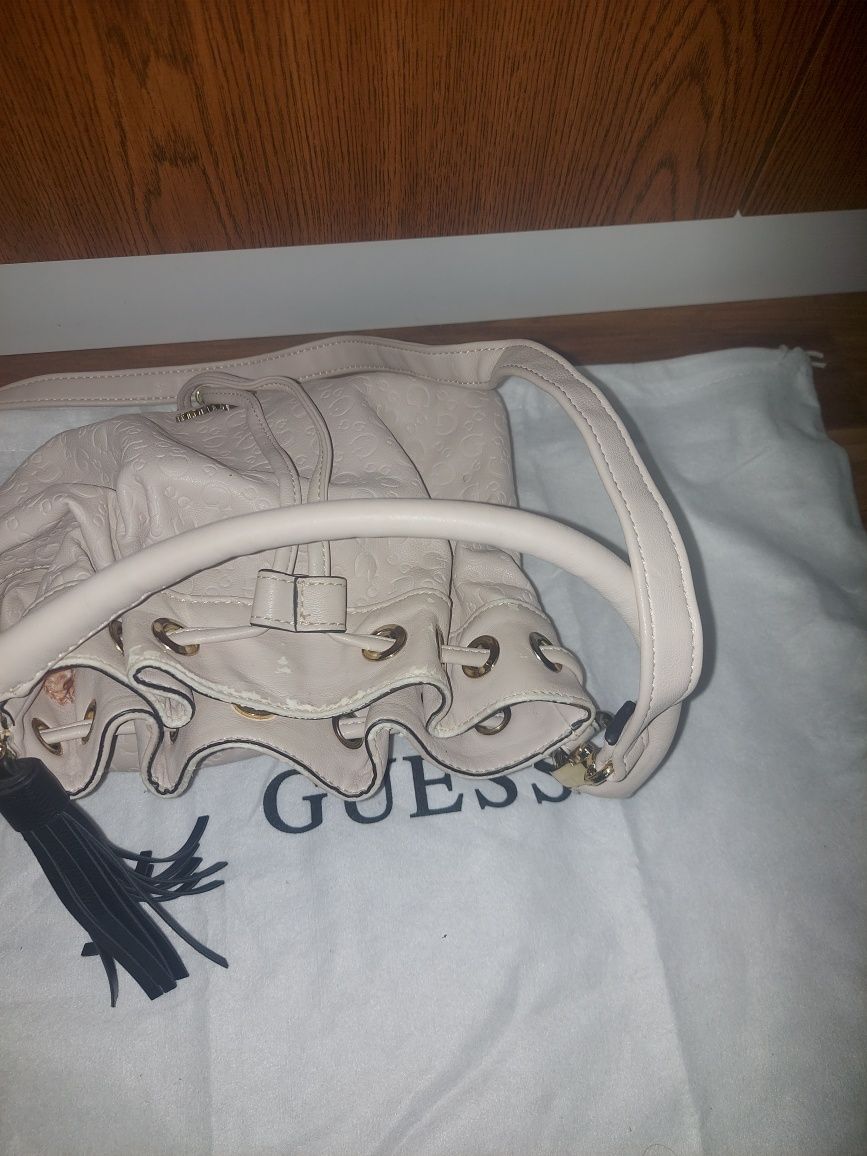 Torebka Guess oryginalna pudrowy róż różowa worek