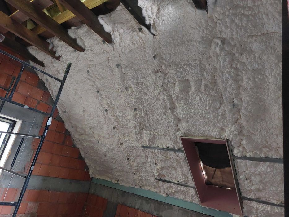 Izolacja piana PUR. Poddasza, fundamenty itp. termoizolacja ocieplenia
