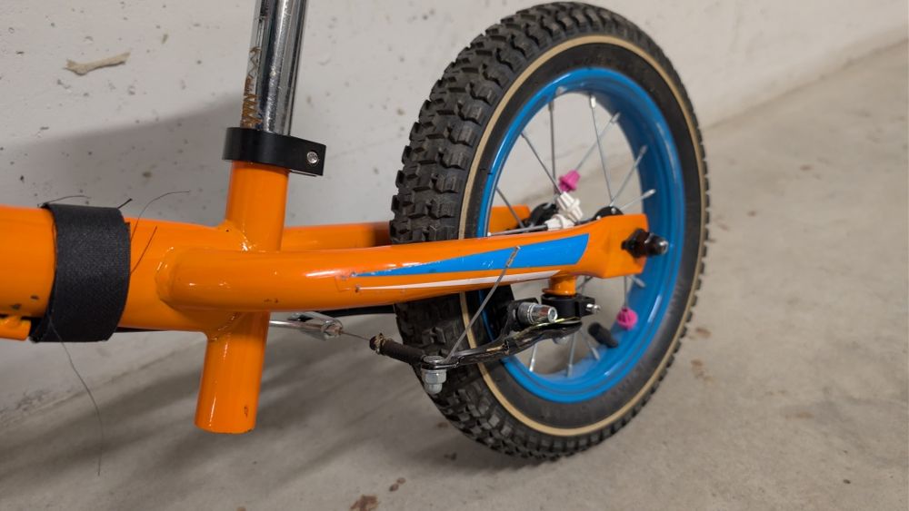 Rowerek biegowy Milly Mally Young z hamulcem +kask Btwin