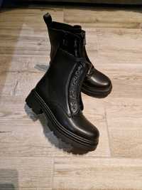 Vendo botas pretas tam 38 novas