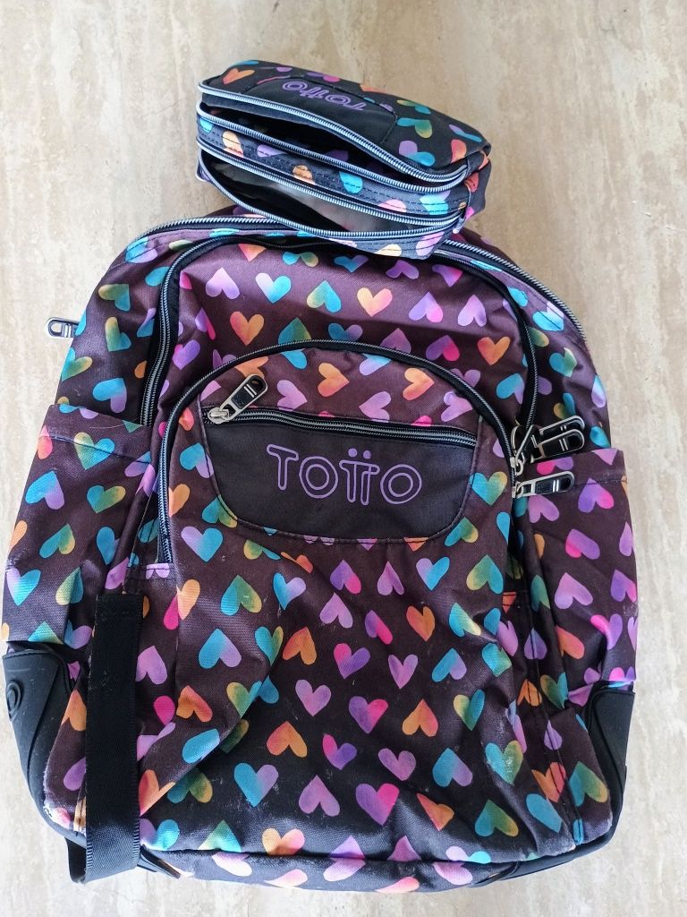 Mochila escolar TOTTO com estojo