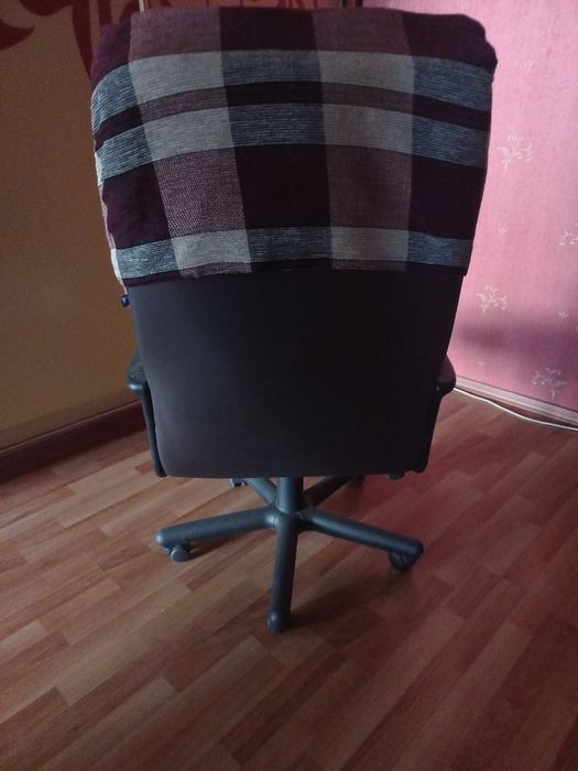 Высокое офисное кресло