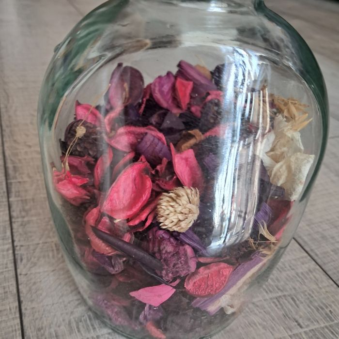 Dekoracja w szklanej butelce- suszone kwiaty