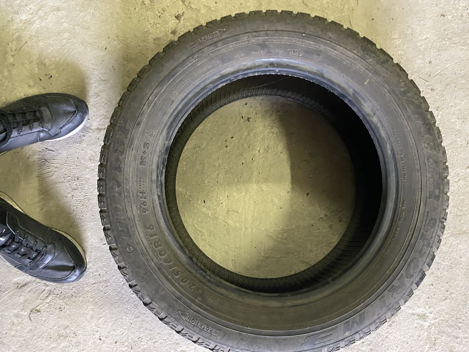 Колеса зимові, на сезон хватить