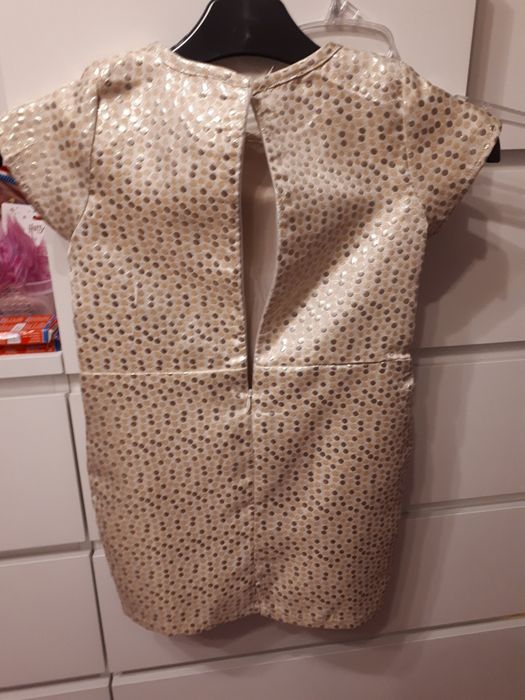 Złota sukienka Reserved jasna kremowa 122 nowa