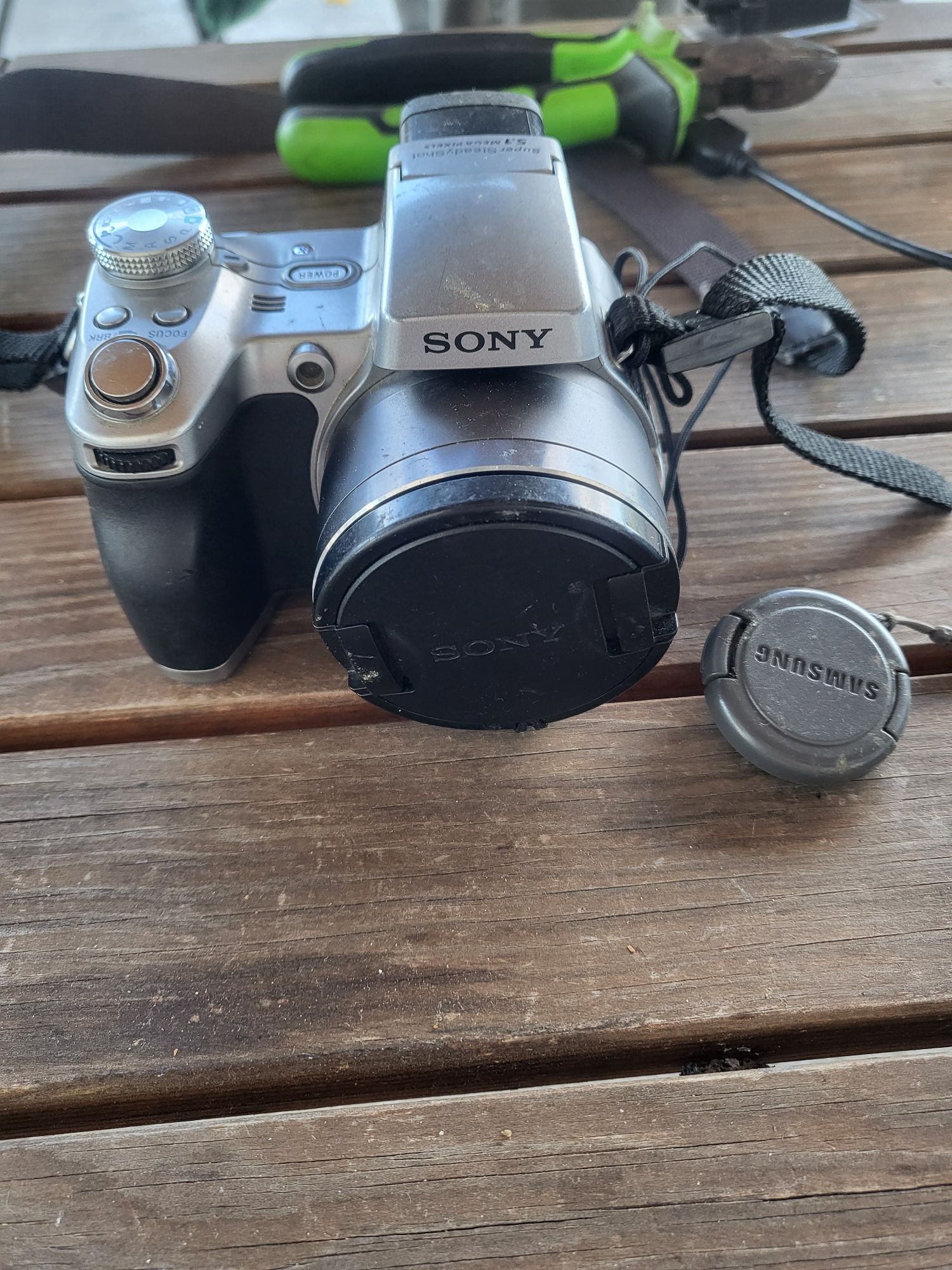 Aparat Sony Super Steady Shot 2,5 LCD monitor  Cyber shot