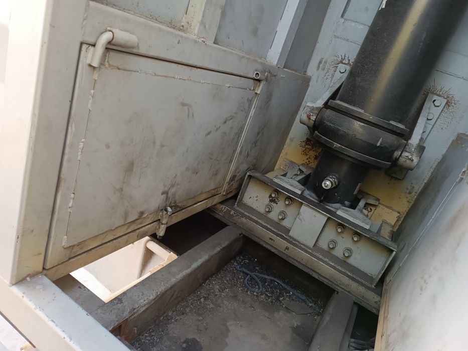 Самосвал напівпричеп зерновоз Schmitz S-01