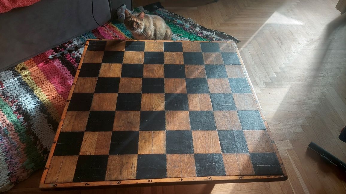 Шаховий стіл дерево