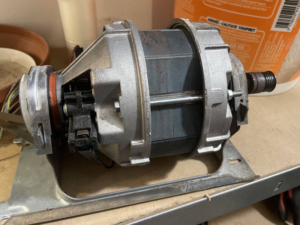 Silnik pralki 250w 600rpm 4.3a