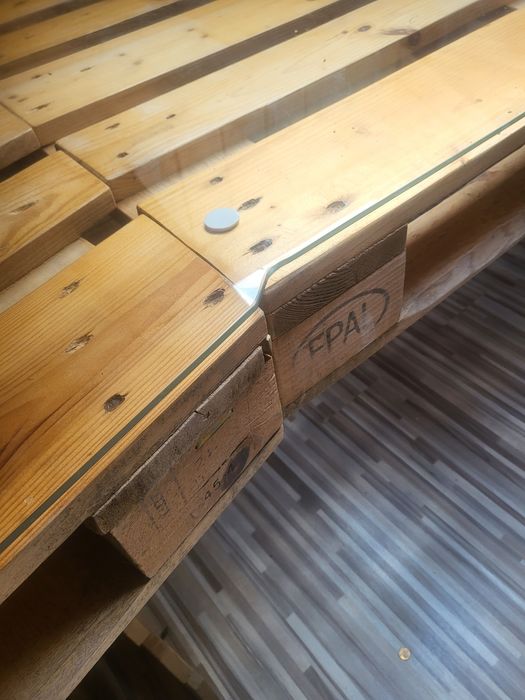 Stół do biura z palet duży blat szklany hartowany