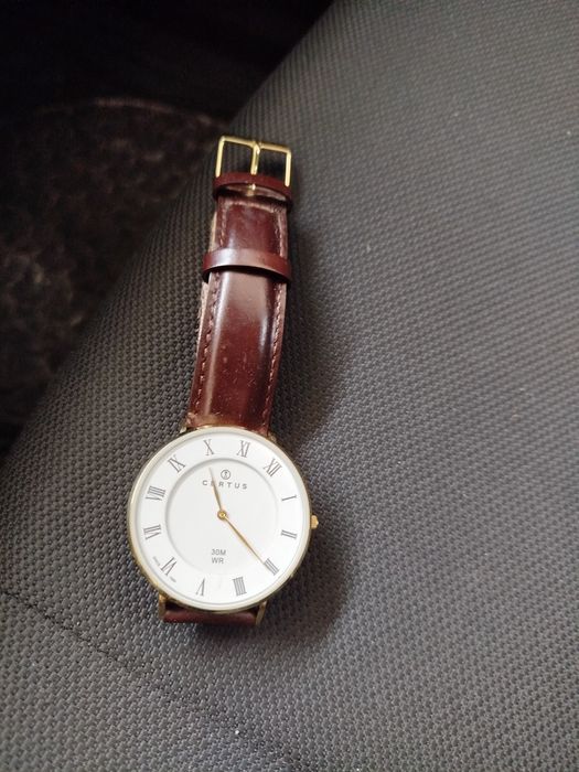 Relógio quase novo de estilo