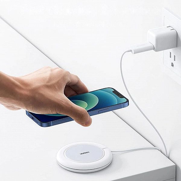 Ugreen ładowarka bezprzewodowa Qi 15W z silikonowym etui kompatybilna