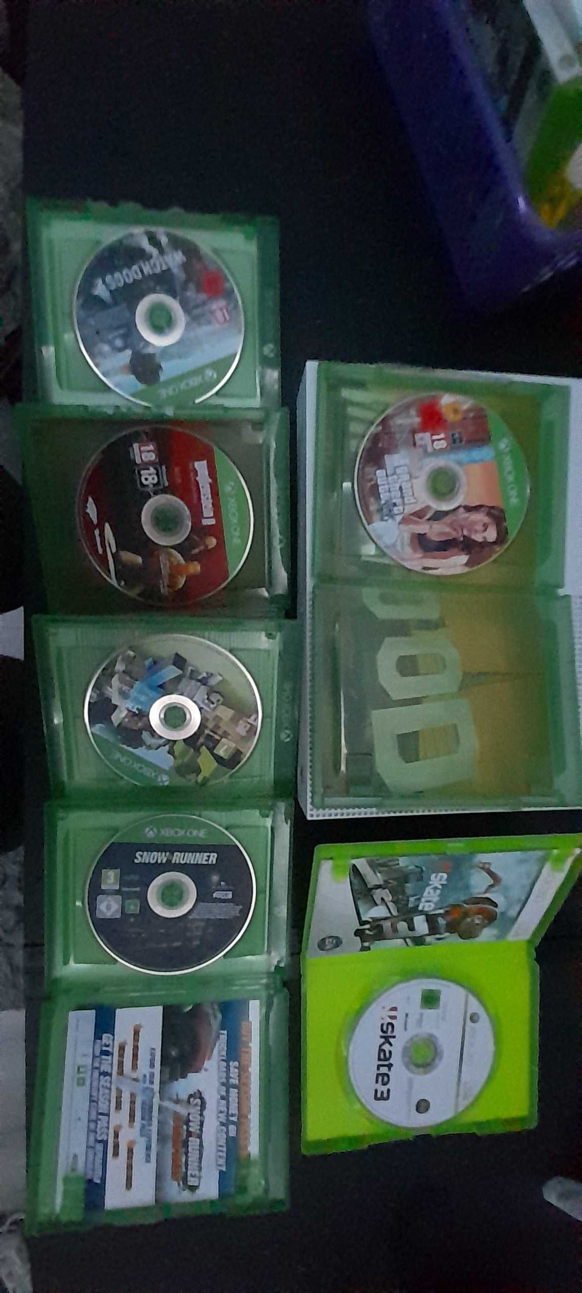 Xbox one S + 2 pady + 6 gier
