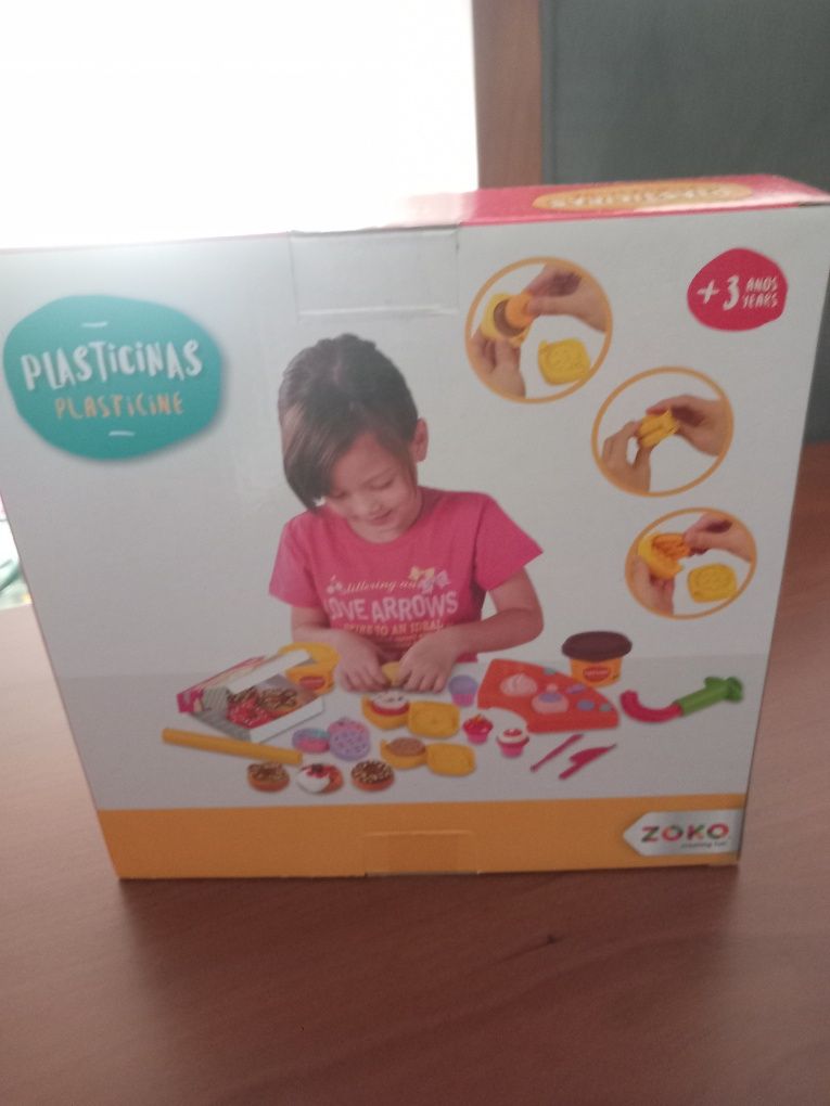 Caixa com Plasticina e acessórios 3+ Anos