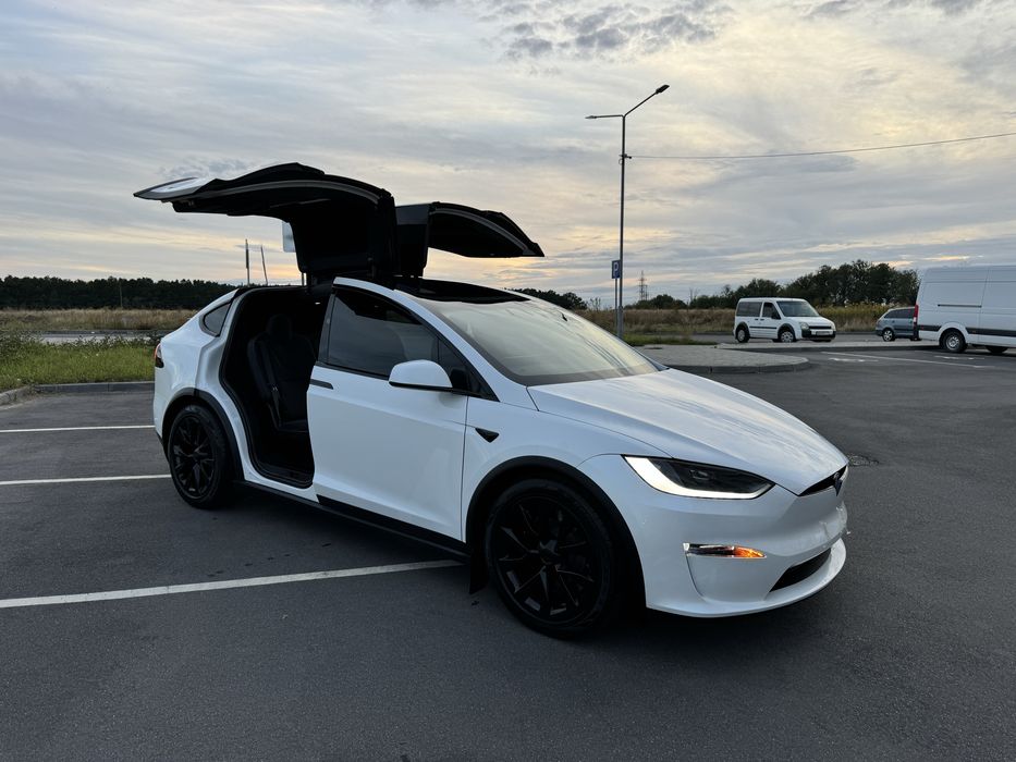 Tesla model x продам