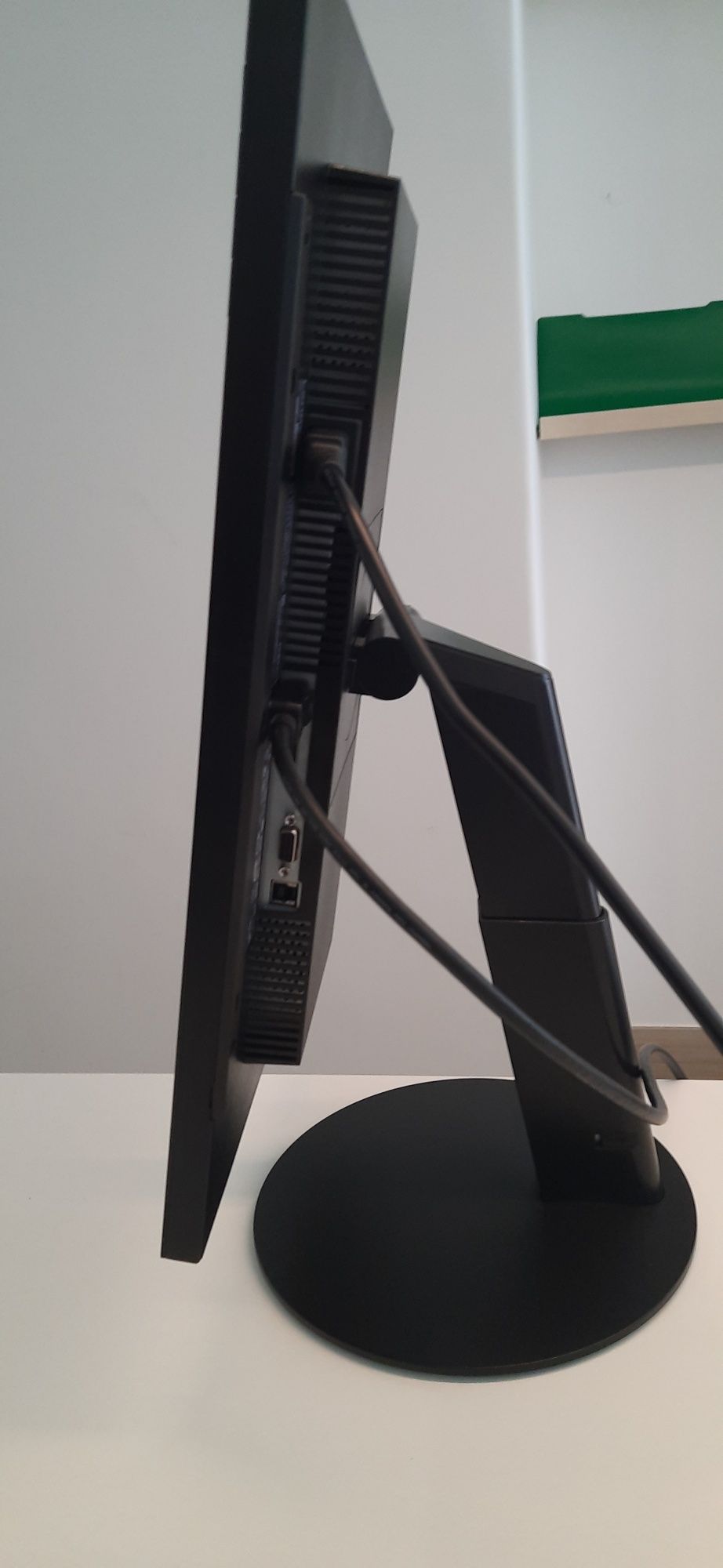 Monitor Lenovo ThinkVision T22i-10 Preto|22|Full-HD|IPS|HDMI+VGA+DP