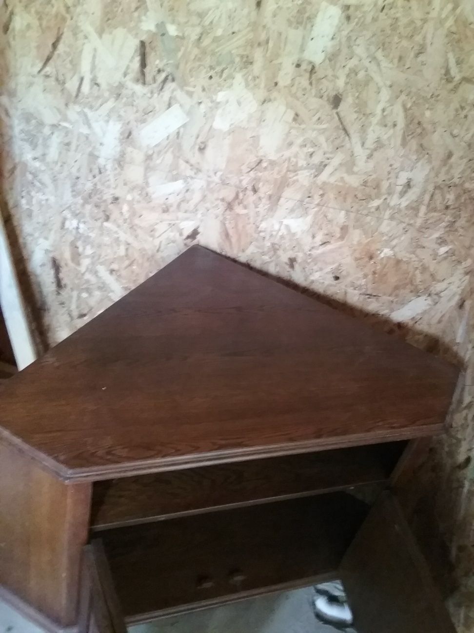 Narożna komoda drewniana