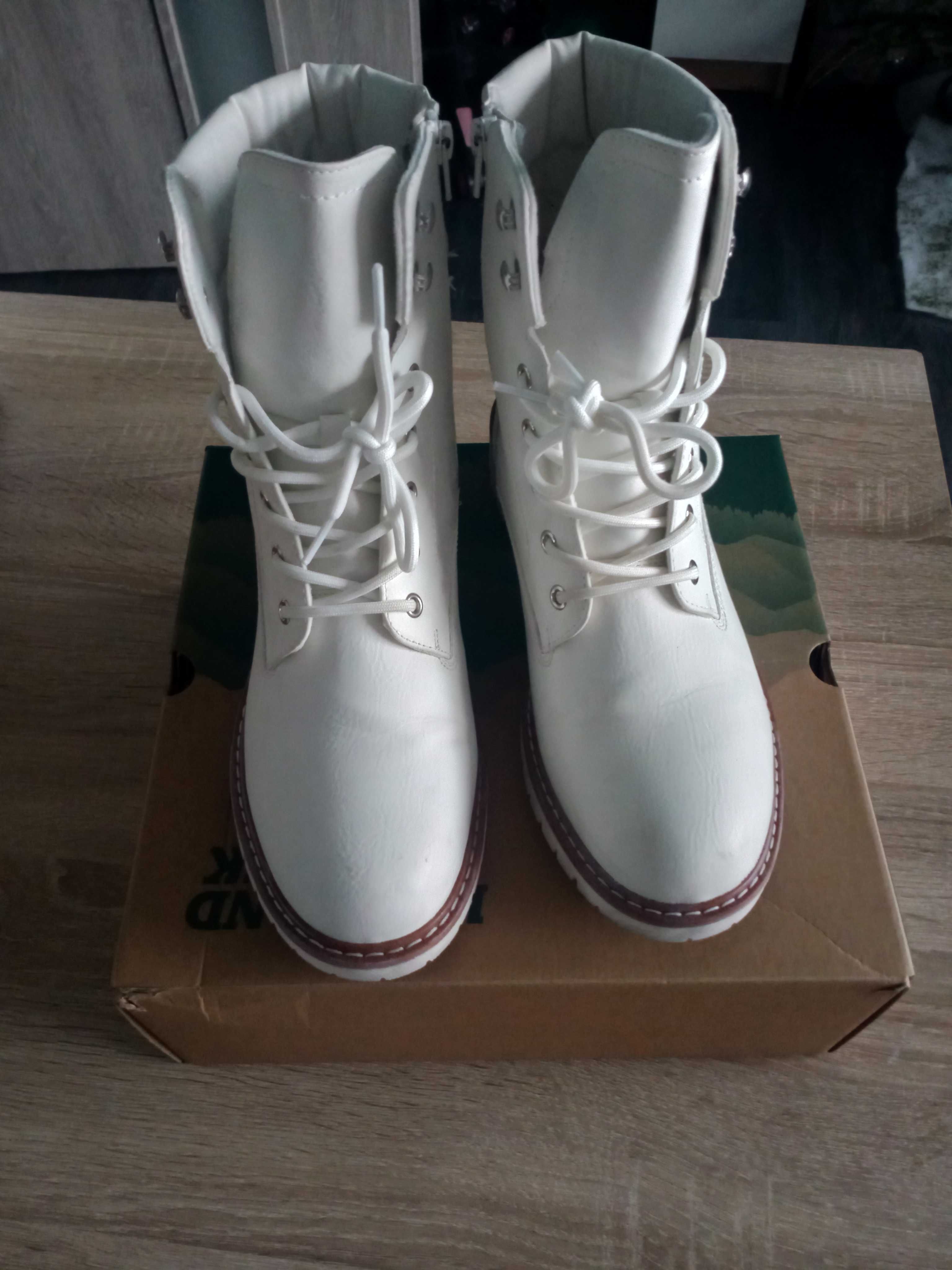 Buty damskie białe zimowe