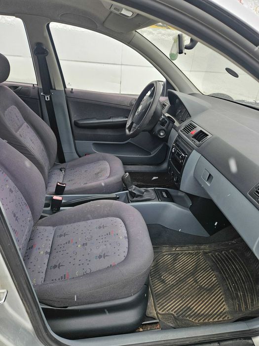 Skoda Fabia 1.4 gaz butla 9 lat nowy przegląd od do maja 2026