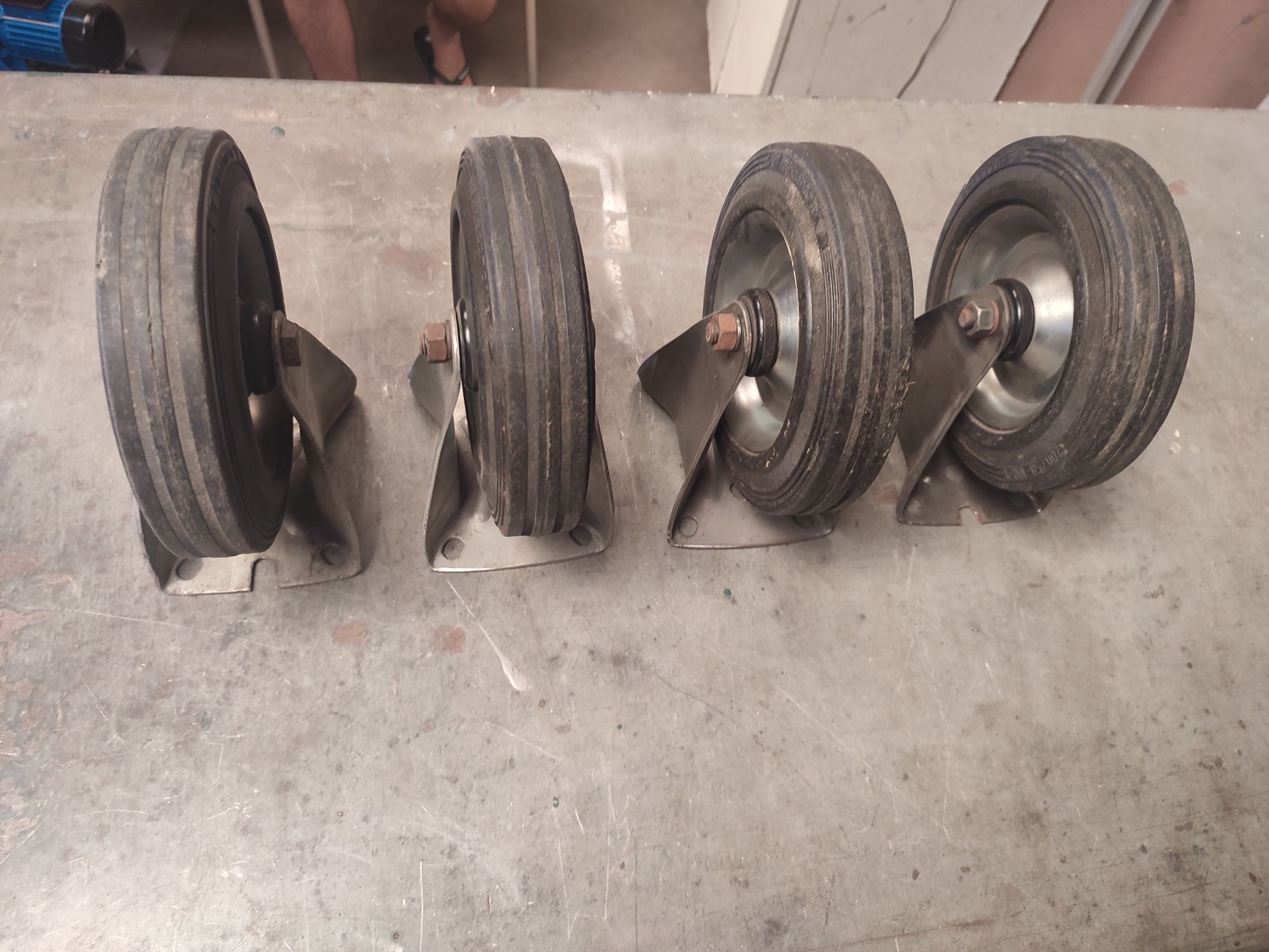 Rodízios fixos 4