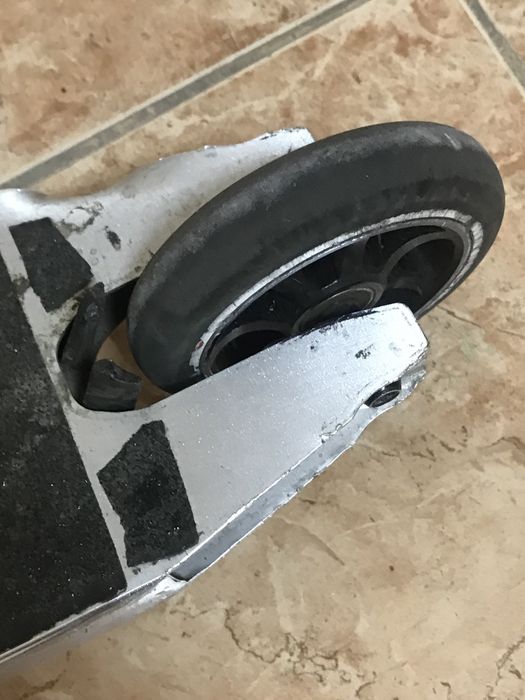 продам трюковой самокат кастом (деки нету)