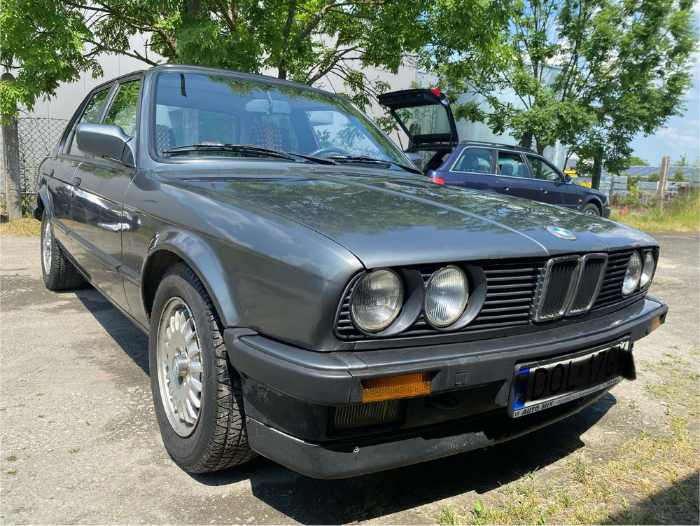 BMW E30 318i Shadow Line