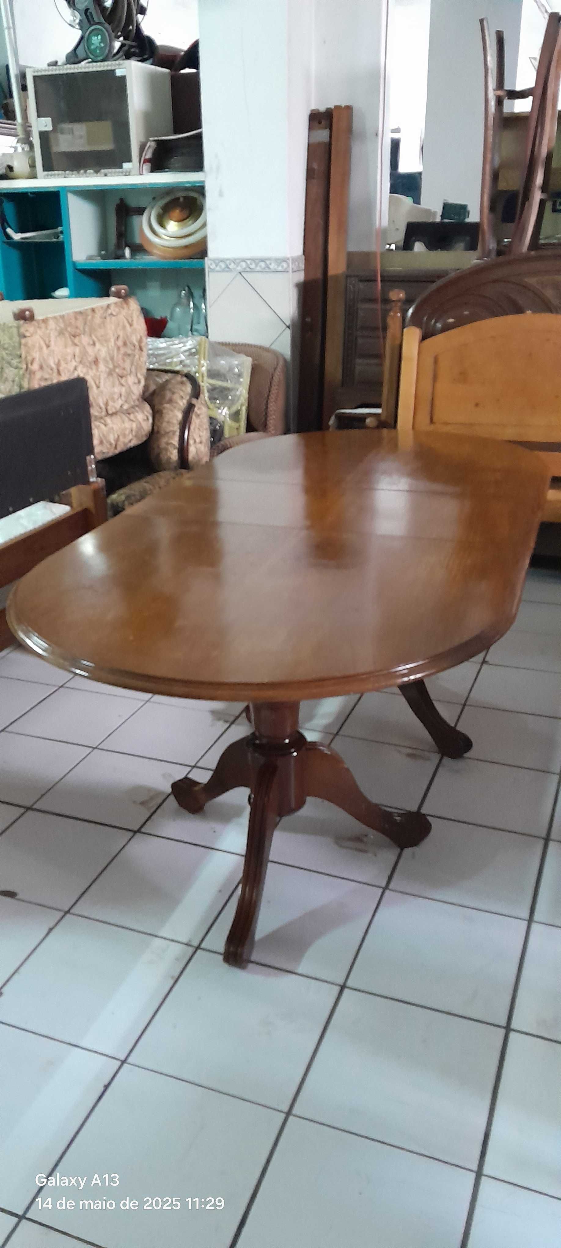 Mesa extensível e 6 cadeiras