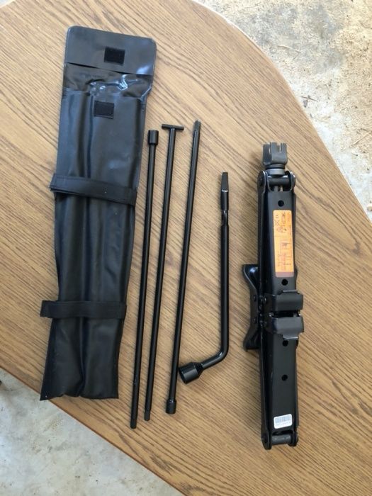 Podnośnik, lewarek, Klucz do kół Nissan Navara D23, NP300