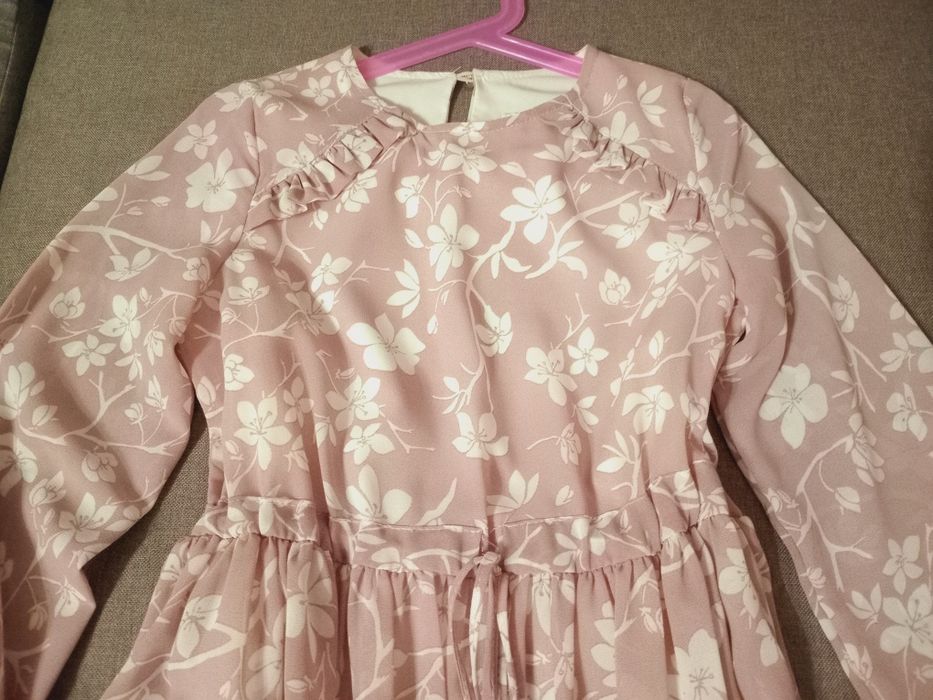 Святкова сукня для дівчинки, ніжна рожево-квіткова з воланами