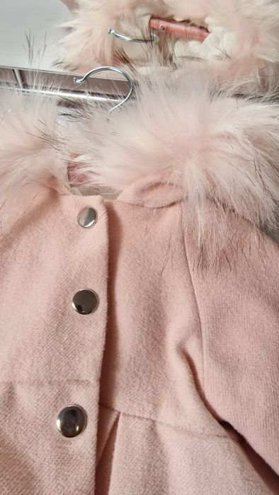Płaszczyk  w kolorze jasnego różu z futerkiem rozmiar 68