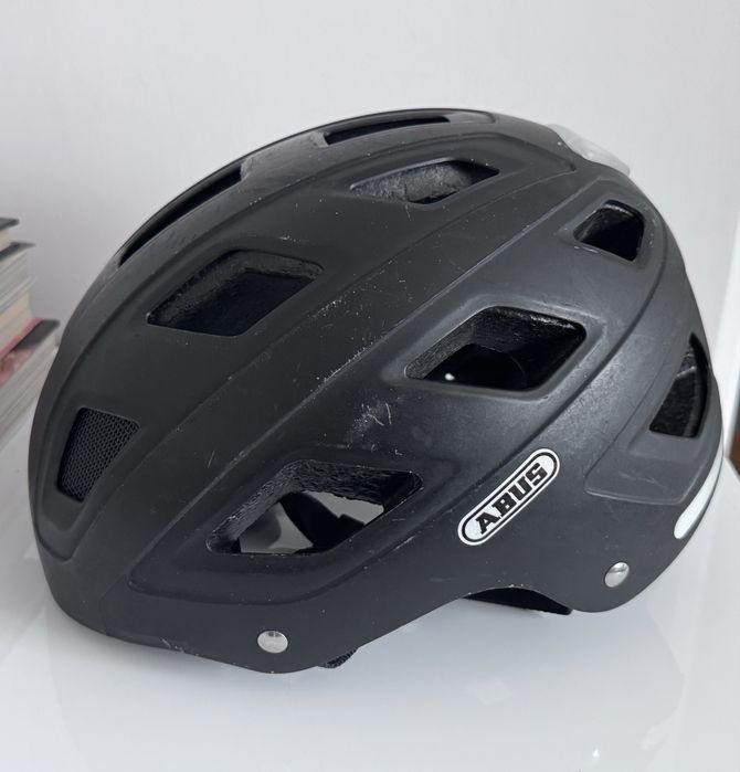 Kask rowerowy męski Abus rozm. 58-63cm czarny lampka