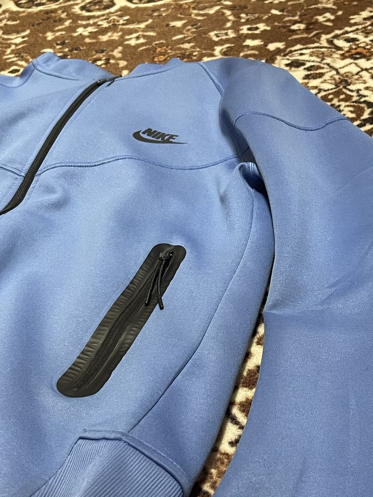 синя кофта nike tech fleece windrunner