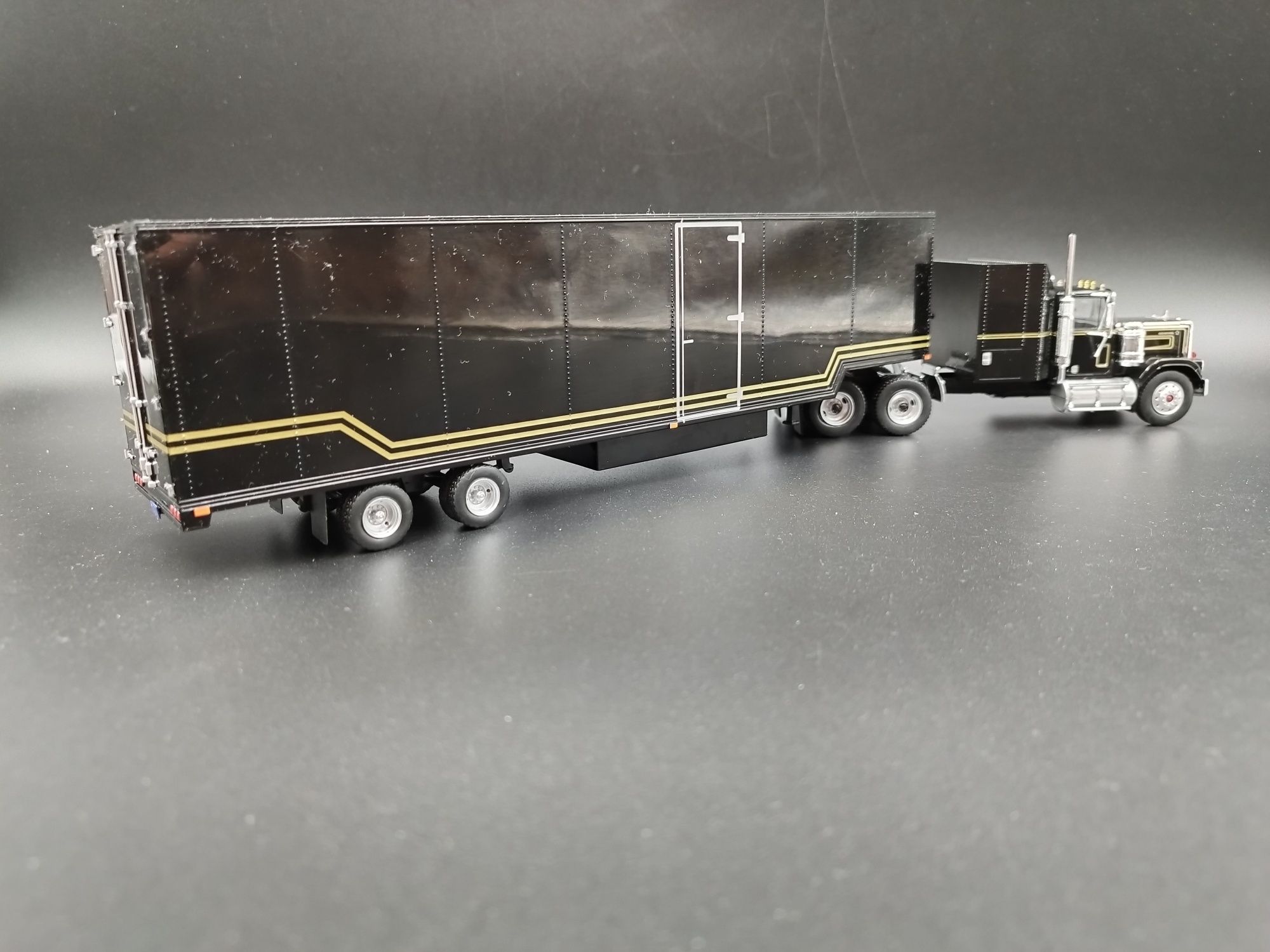 1:43 Altaya Truck GMC GENERAL z filmu K.I.T.T Knight Rider model