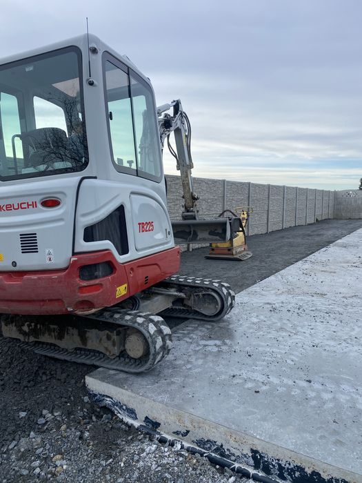 Kucie betonu wyburzenia uslugi minikoparka wiercenie studni slupy