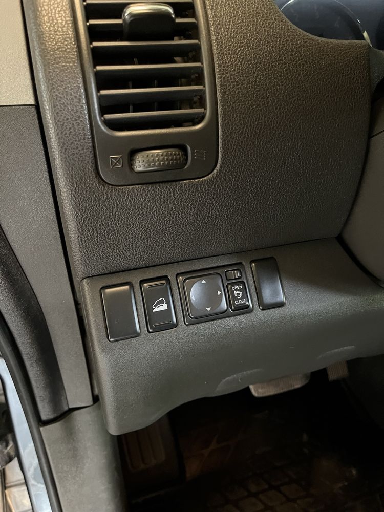 Nissan Pathfinder 2011