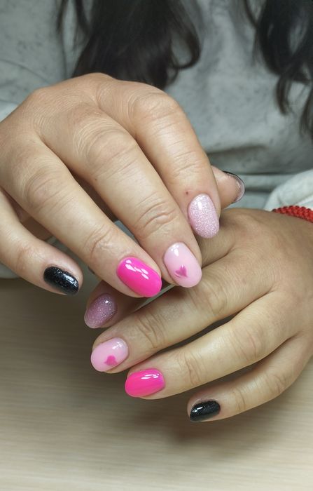 Манікюр, нарощення нігтів, покриття гель-лаком, укріплення.