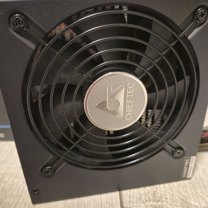 Блок питания Chieftec 750w