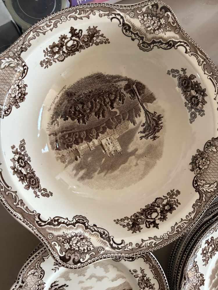 Продам сервиз тарелки, салатницы, масленица