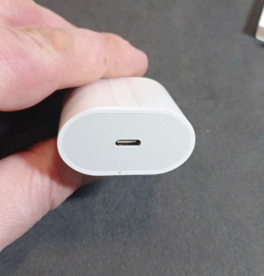 швидка зарядка для Apple 20W USB-C Power Adapter iPhone/iPad  20W