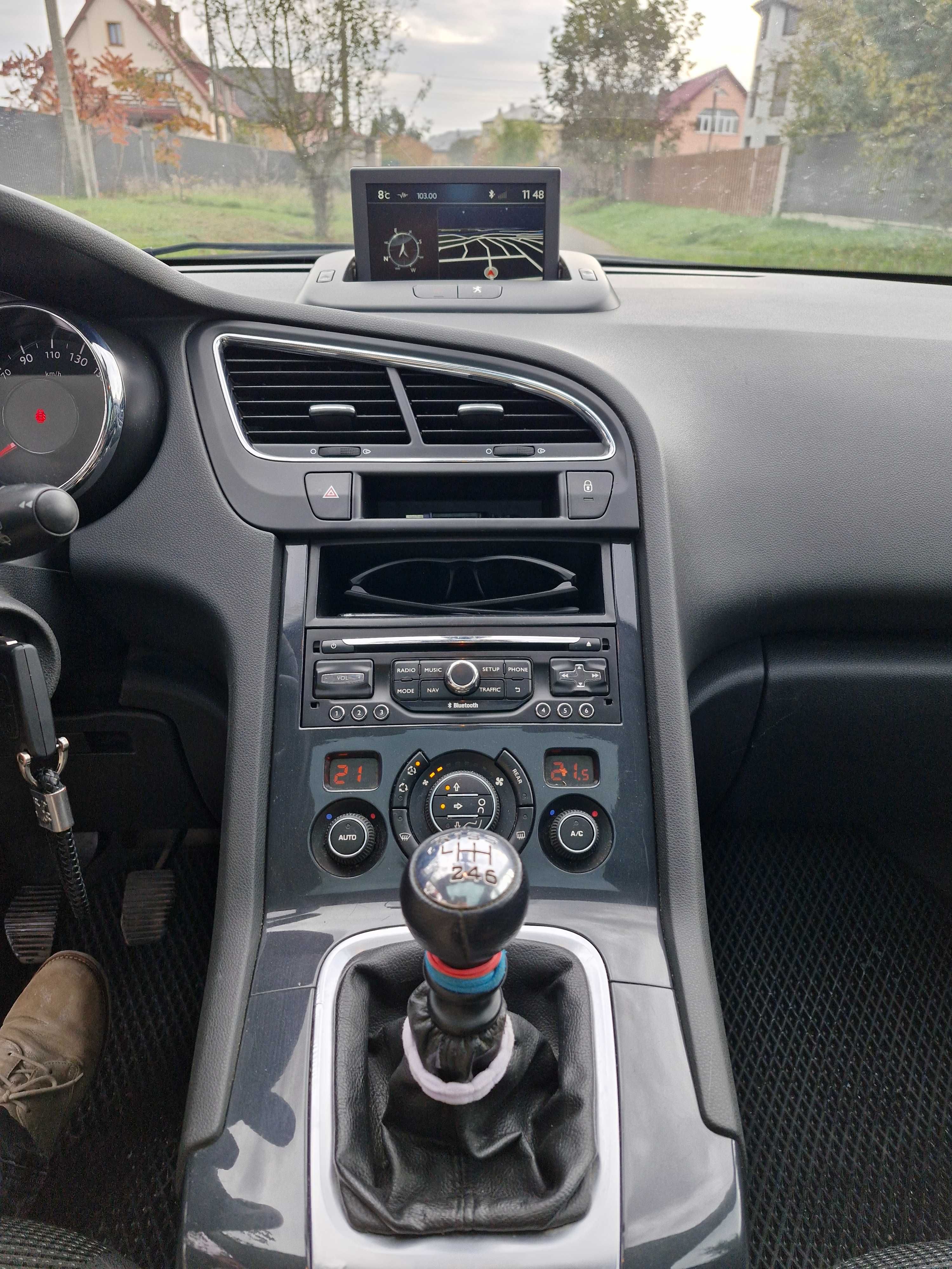 Peugeot 5008 2013