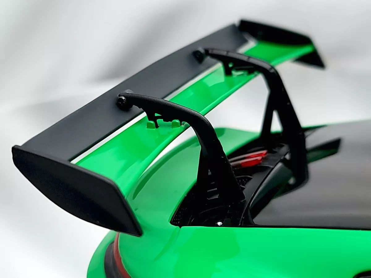 Minichamps 1:18 porsche 911 (992) GT3 RS ano 2023