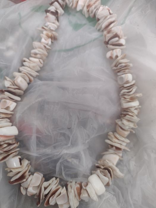 Sprzedam gruby naszyjnik z muszli