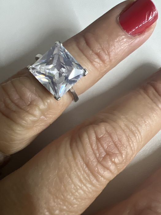 Anel plata com pedra bom tamanho 6